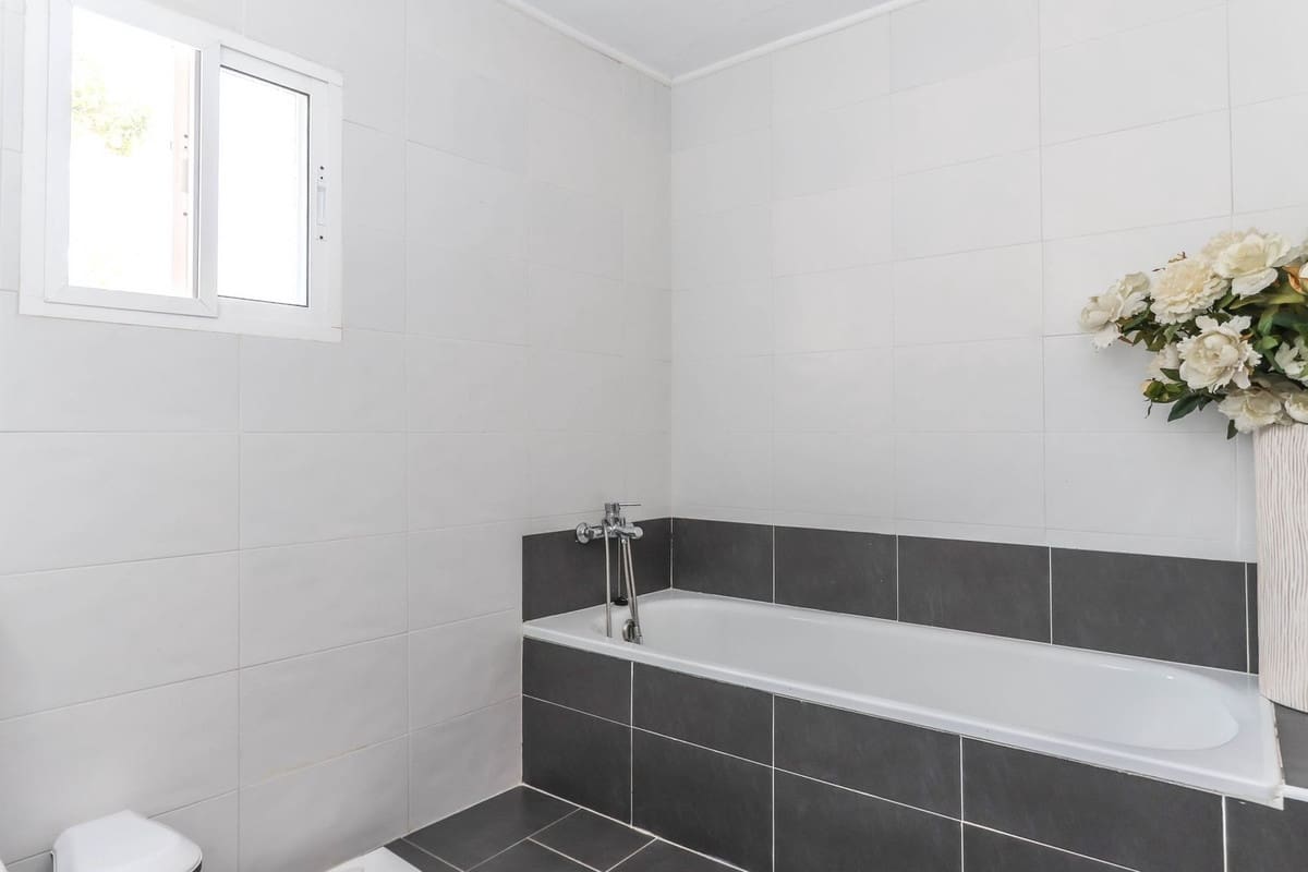 3 soveværelse Villa til salg i Coin med garage - € 249.000 (Ref: 8572734)