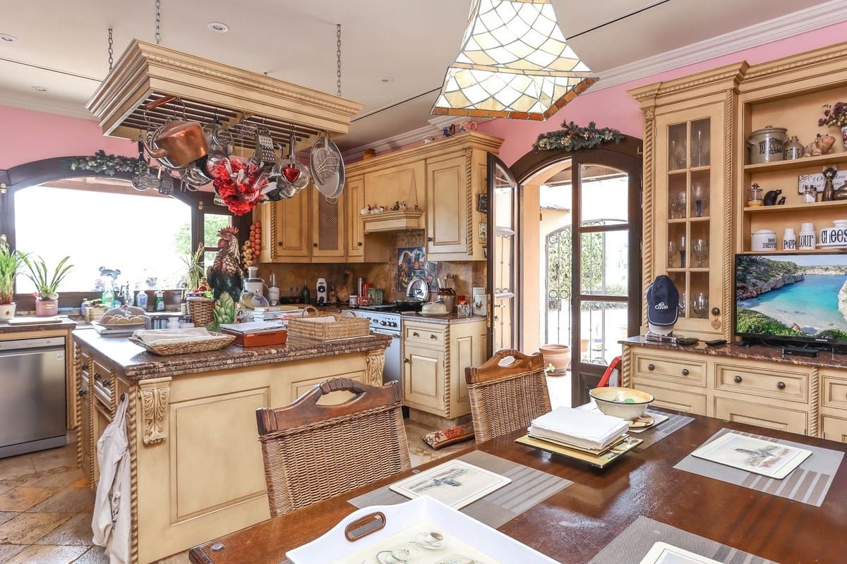 5 soveværelse Villa til salg i Monda med swimmingpool garage - € 899.000 (Ref: 8595659)