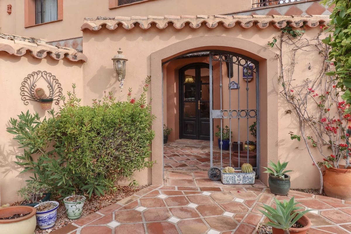 5 soveværelse Villa til salg i Monda med swimmingpool garage - € 899.000 (Ref: 8595659)