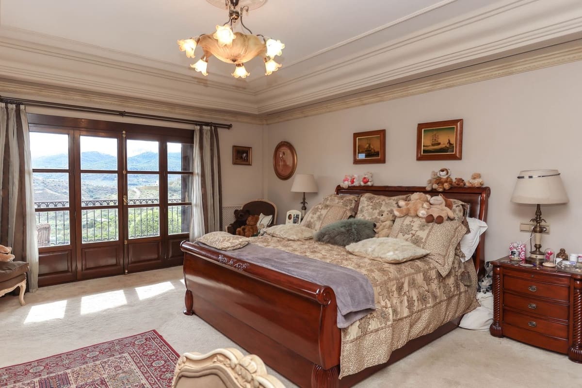 5 soveværelse Villa til salg i Monda med swimmingpool garage - € 899.000 (Ref: 8595659)