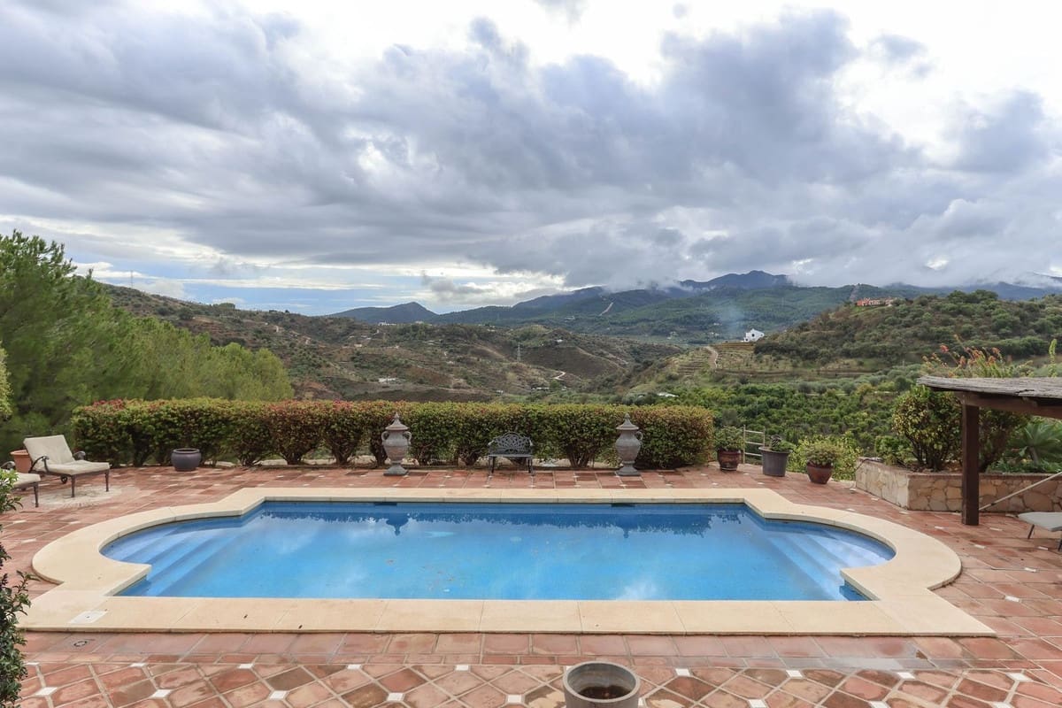 5 soveværelse Villa til salg i Monda med swimmingpool garage - € 899.000 (Ref: 8595659)