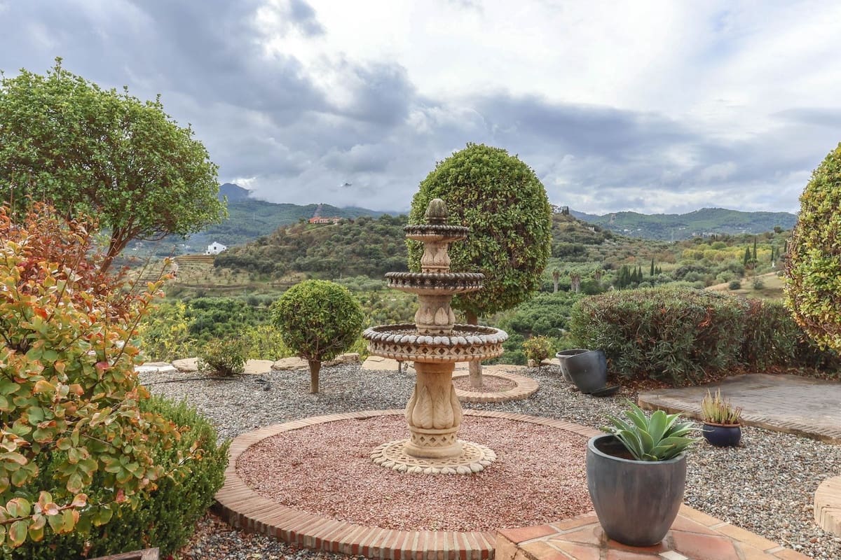 5 soveværelse Villa til salg i Monda med swimmingpool garage - € 899.000 (Ref: 8595659)