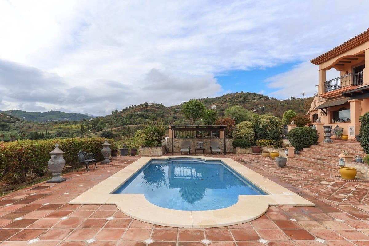 5 soveværelse Villa til salg i Monda med swimmingpool garage - € 899.000 (Ref: 8595659)