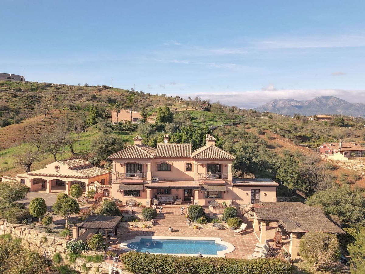 5 soveværelse Villa til salg i Monda med swimmingpool garage - € 899.000 (Ref: 8595659)