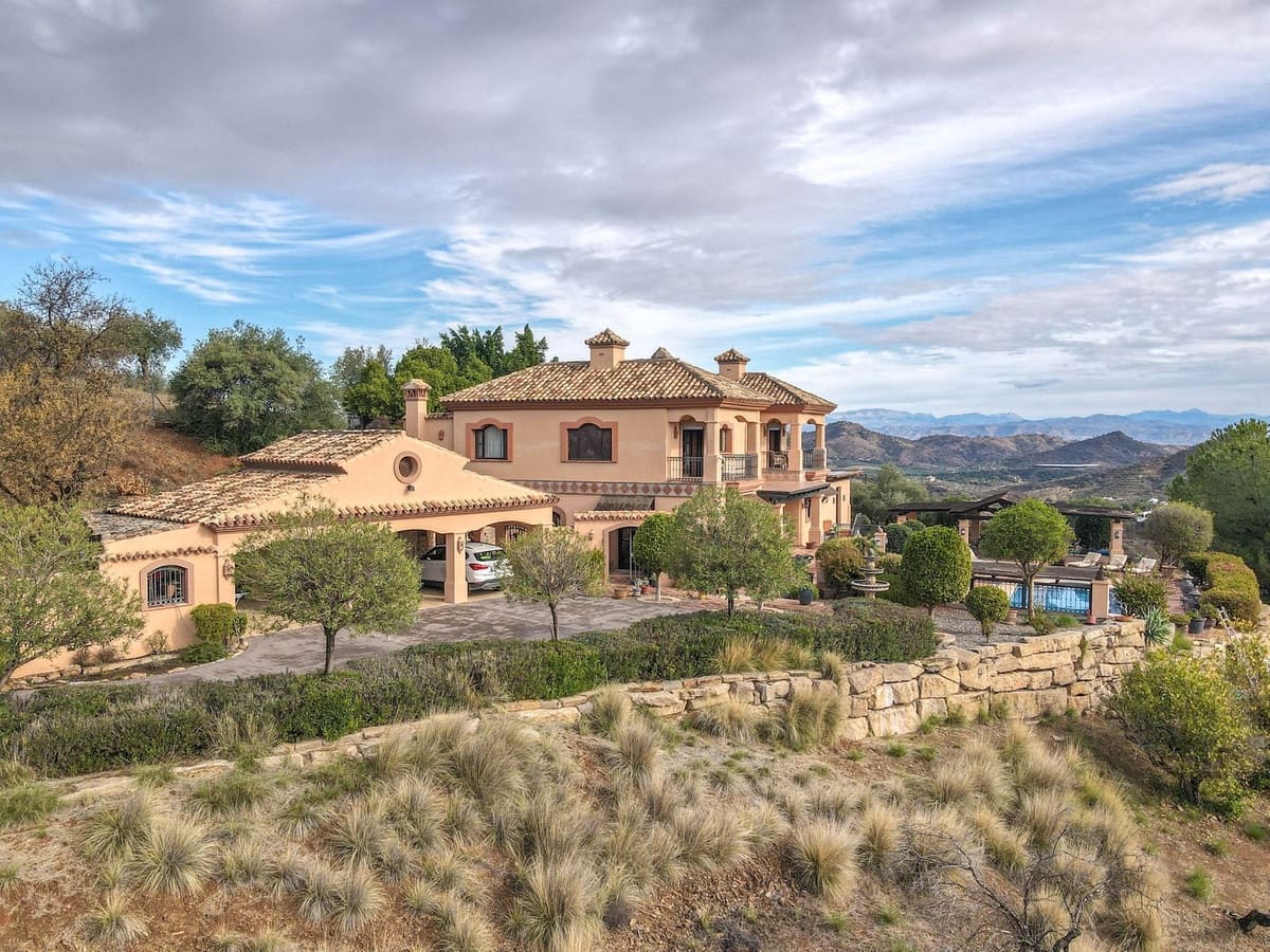 5 soveværelse Villa til salg i Monda med swimmingpool garage - € 899.000 (Ref: 8595659)