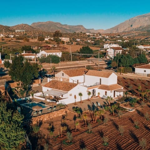 8 slaapkamer Hotel te koop in Alora met zwembad garage - € 879.000 (Ref: 8637350)