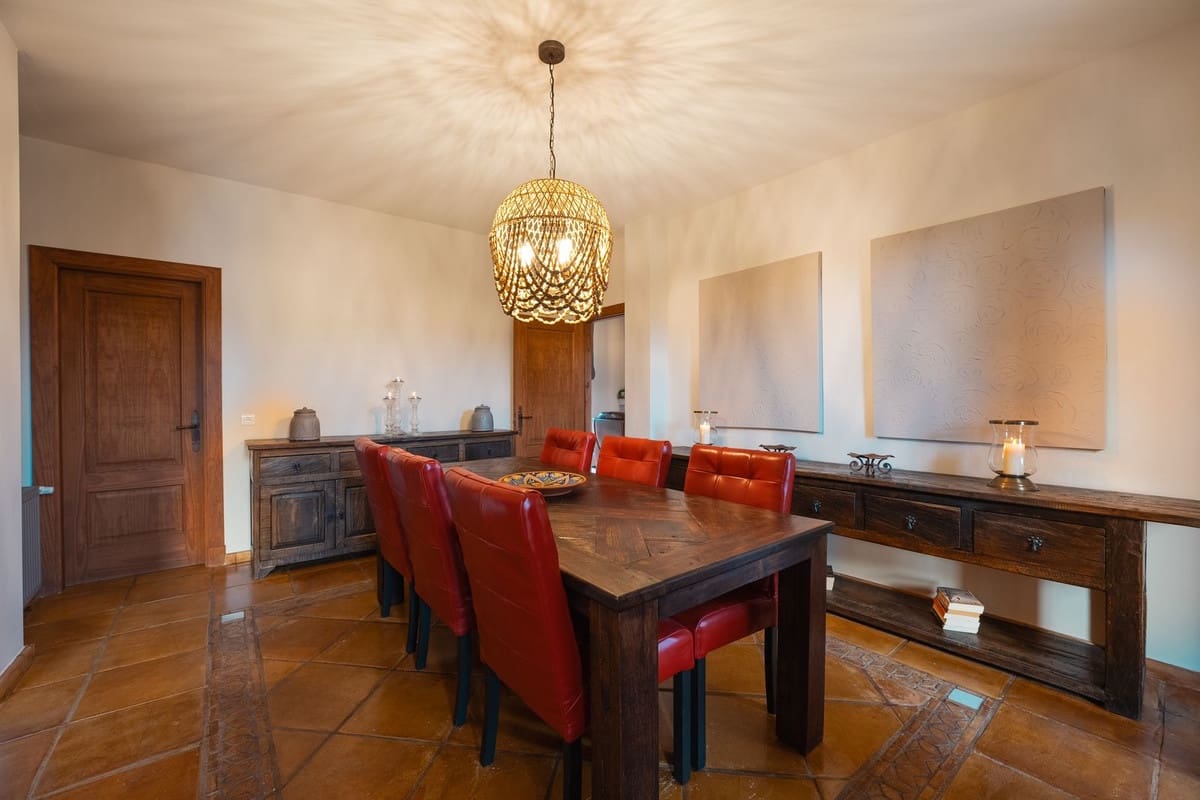 4 soveværelse Villa til salg i Monda med swimmingpool garage - € 945.000 (Ref: 8671472)