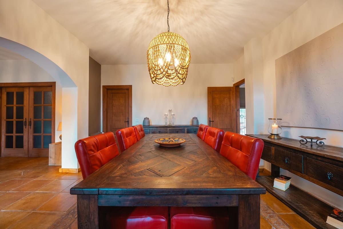 4 soveværelse Villa til salg i Monda med swimmingpool garage - € 945.000 (Ref: 8671472)