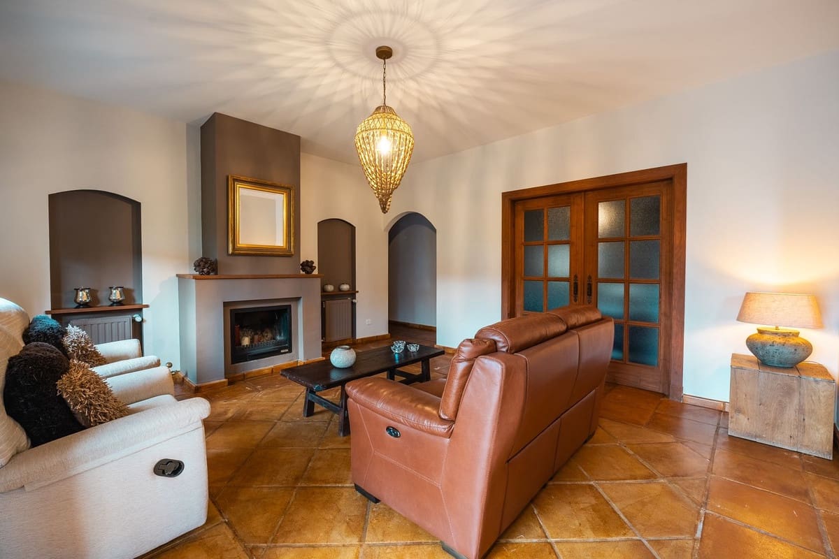 4 soveværelse Villa til salg i Monda med swimmingpool garage - € 945.000 (Ref: 8671472)