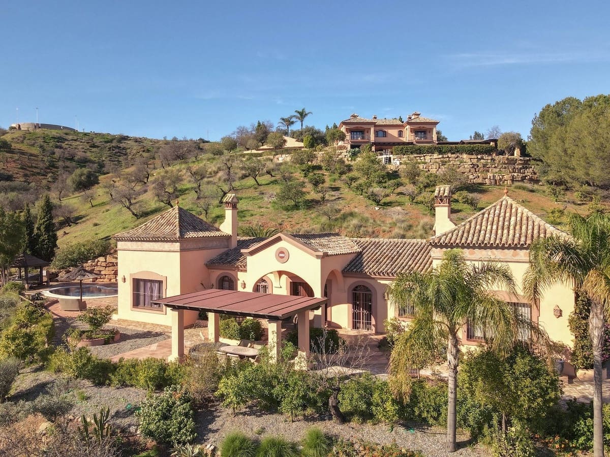 4 soveværelse Villa til salg i Monda med swimmingpool garage - € 945.000 (Ref: 8671472)