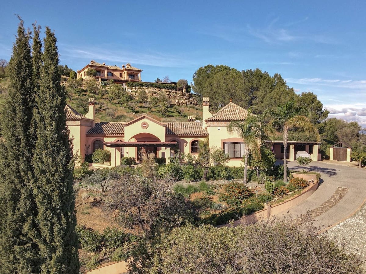 4 soveværelse Villa til salg i Monda med swimmingpool garage - € 945.000 (Ref: 8671472)