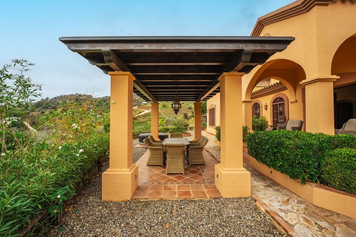 4 soveværelse Villa til salg i Monda med swimmingpool garage - € 945.000 (Ref: 8671472)