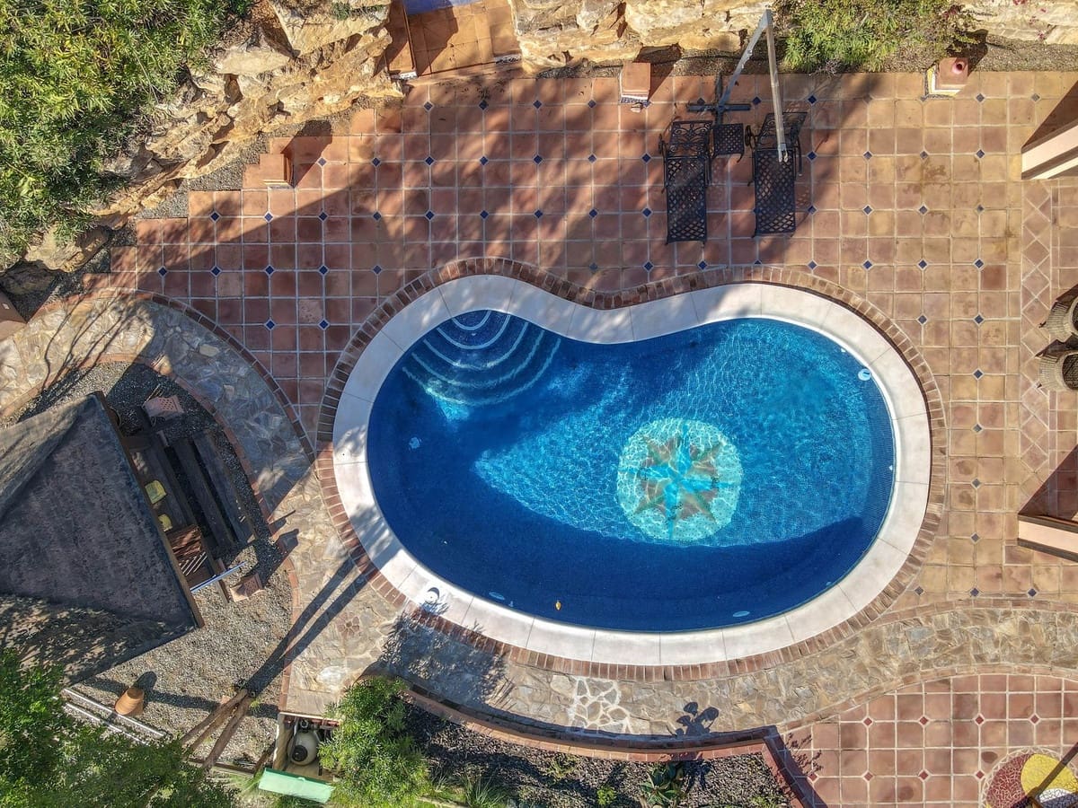 4 soveværelse Villa til salg i Monda med swimmingpool garage - € 945.000 (Ref: 8671472)