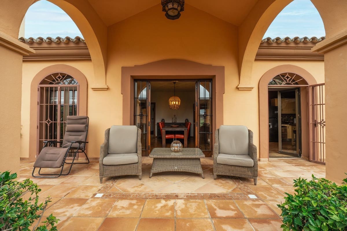 4 soveværelse Villa til salg i Monda med swimmingpool garage - € 945.000 (Ref: 8671472)