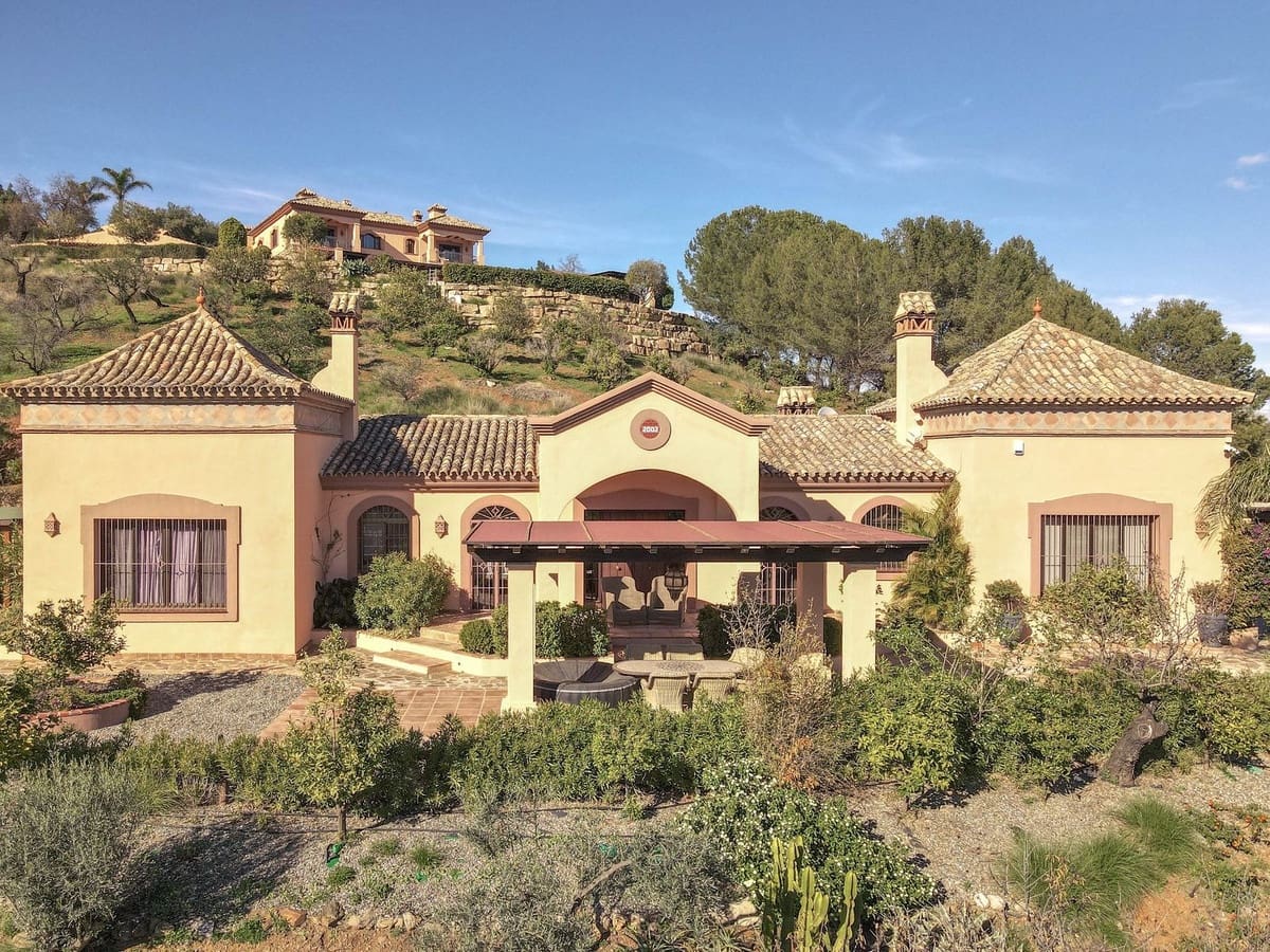 4 soveværelse Villa til salg i Monda med swimmingpool garage - € 945.000 (Ref: 8671472)