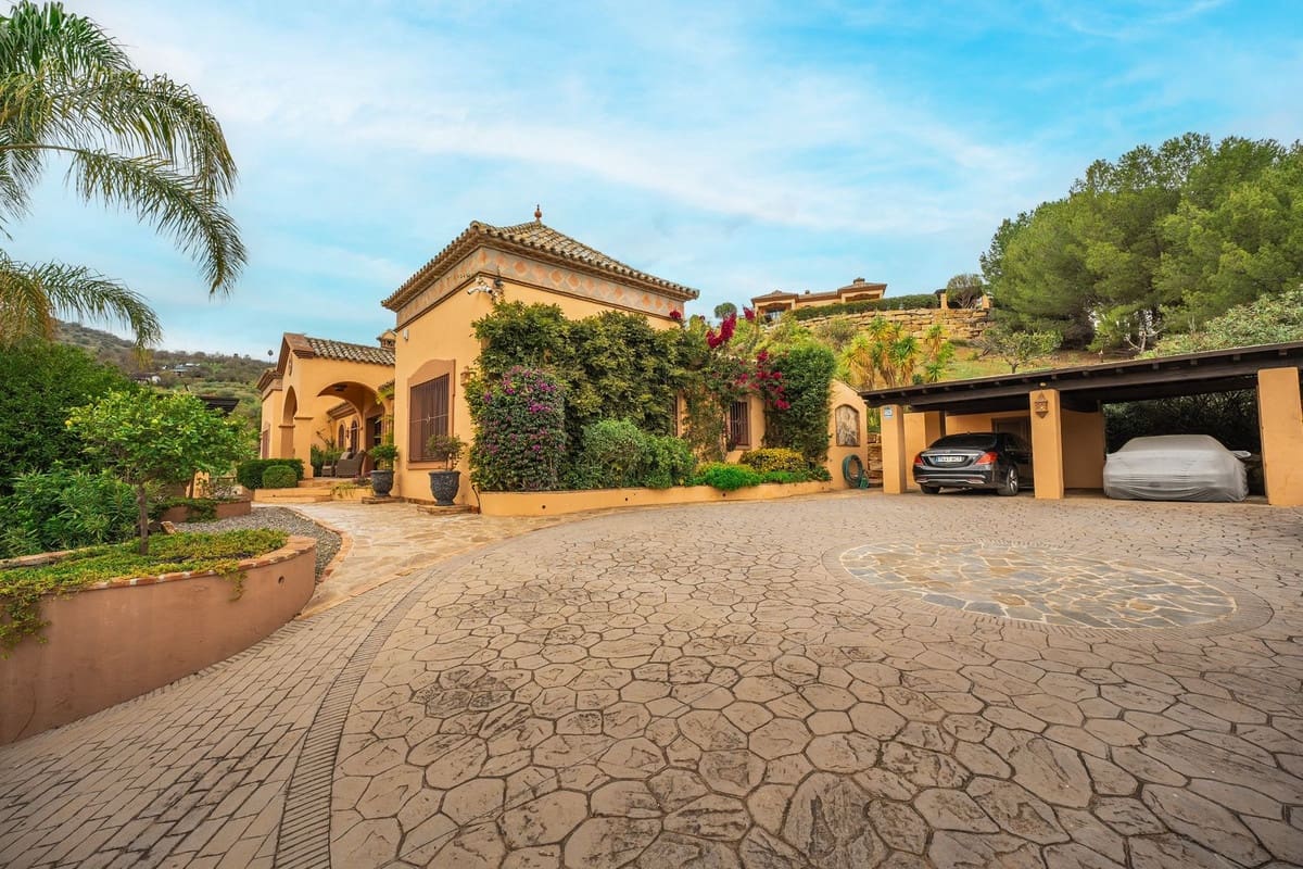 4 soveværelse Villa til salg i Monda med swimmingpool garage - € 945.000 (Ref: 8671472)