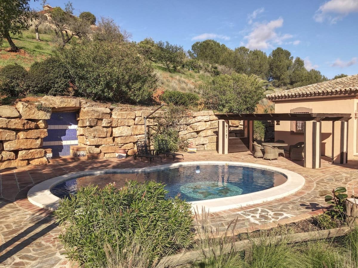 4 soveværelse Villa til salg i Monda med swimmingpool garage - € 945.000 (Ref: 8671472)