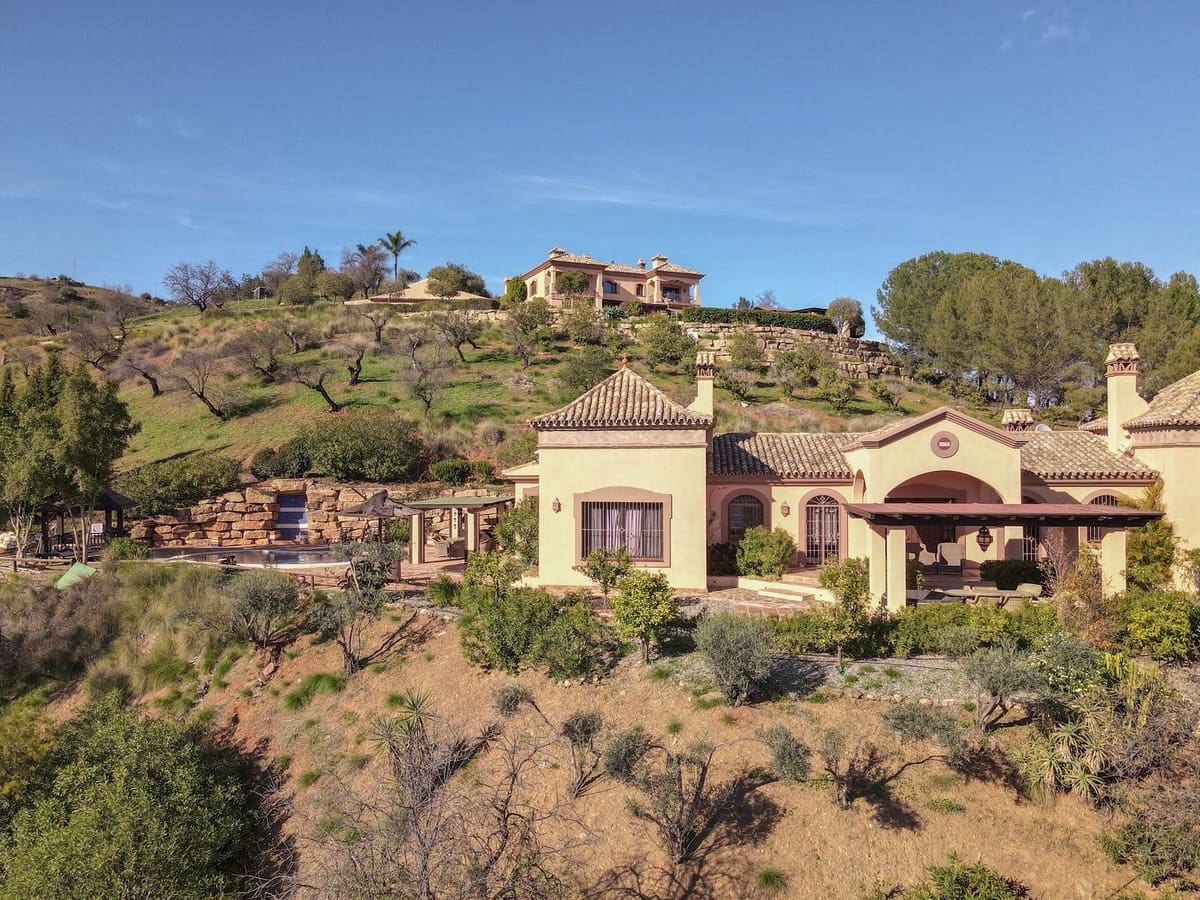 4 soveværelse Villa til salg i Monda med swimmingpool garage - € 945.000 (Ref: 8671472)