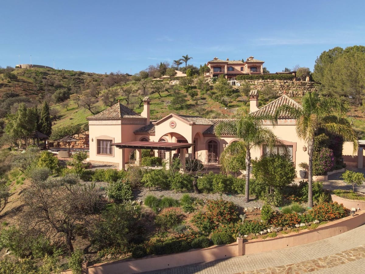 4 soveværelse Villa til salg i Monda med swimmingpool garage - € 945.000 (Ref: 8671472)