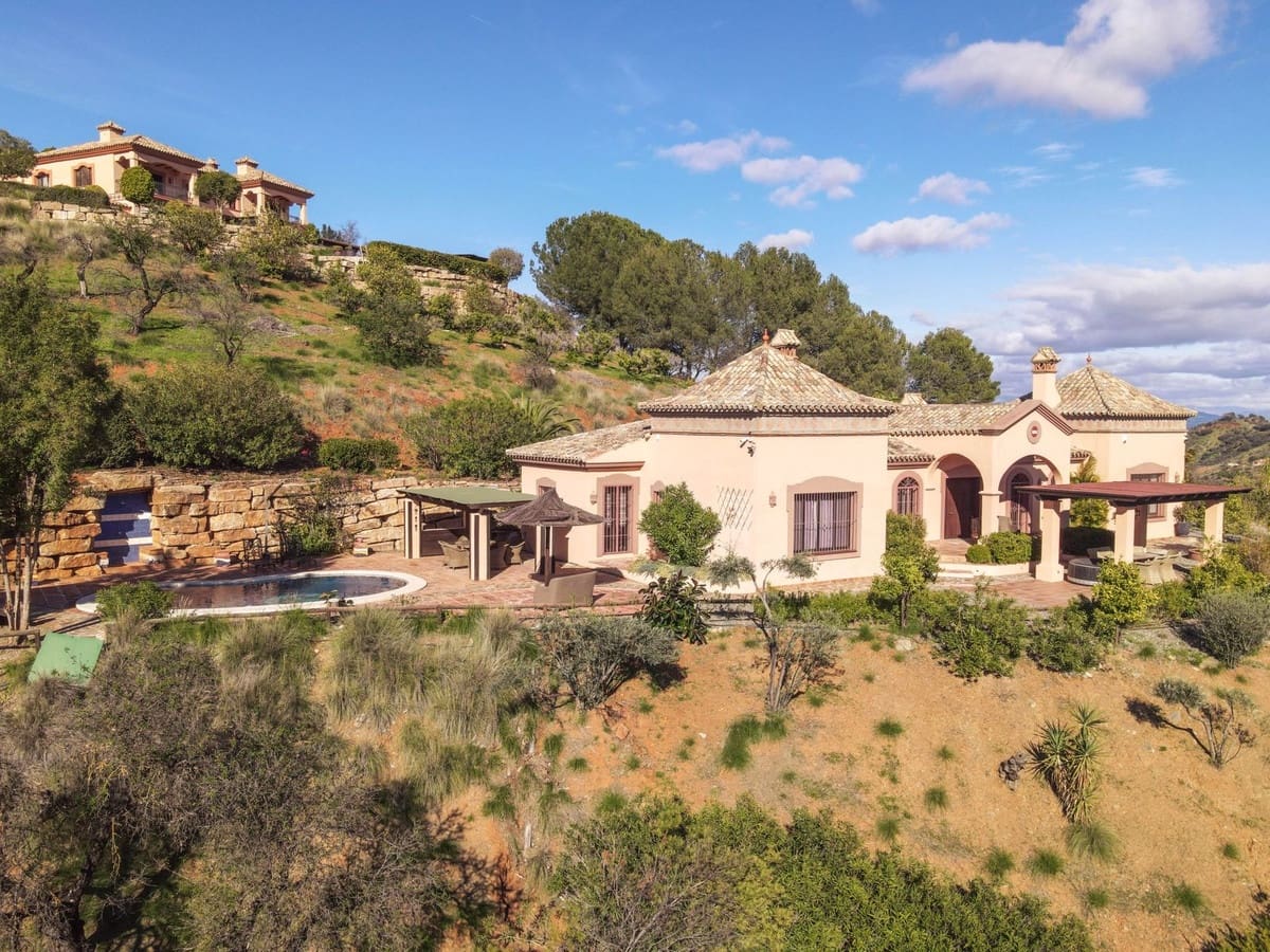 4 soveværelse Villa til salg i Monda med swimmingpool garage - € 945.000 (Ref: 8671472)