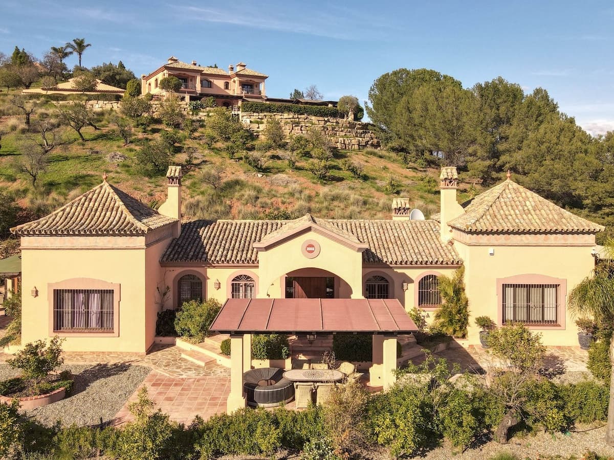 4 soveværelse Villa til salg i Monda med swimmingpool garage - € 945.000 (Ref: 8671472)