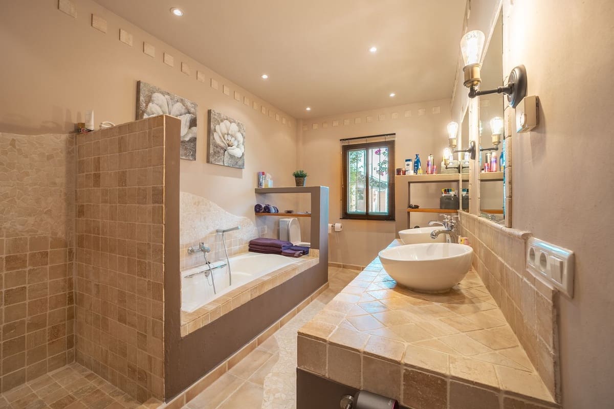 4 soveværelse Villa til salg i Monda med swimmingpool garage - € 895.000 (Ref: 8671472)