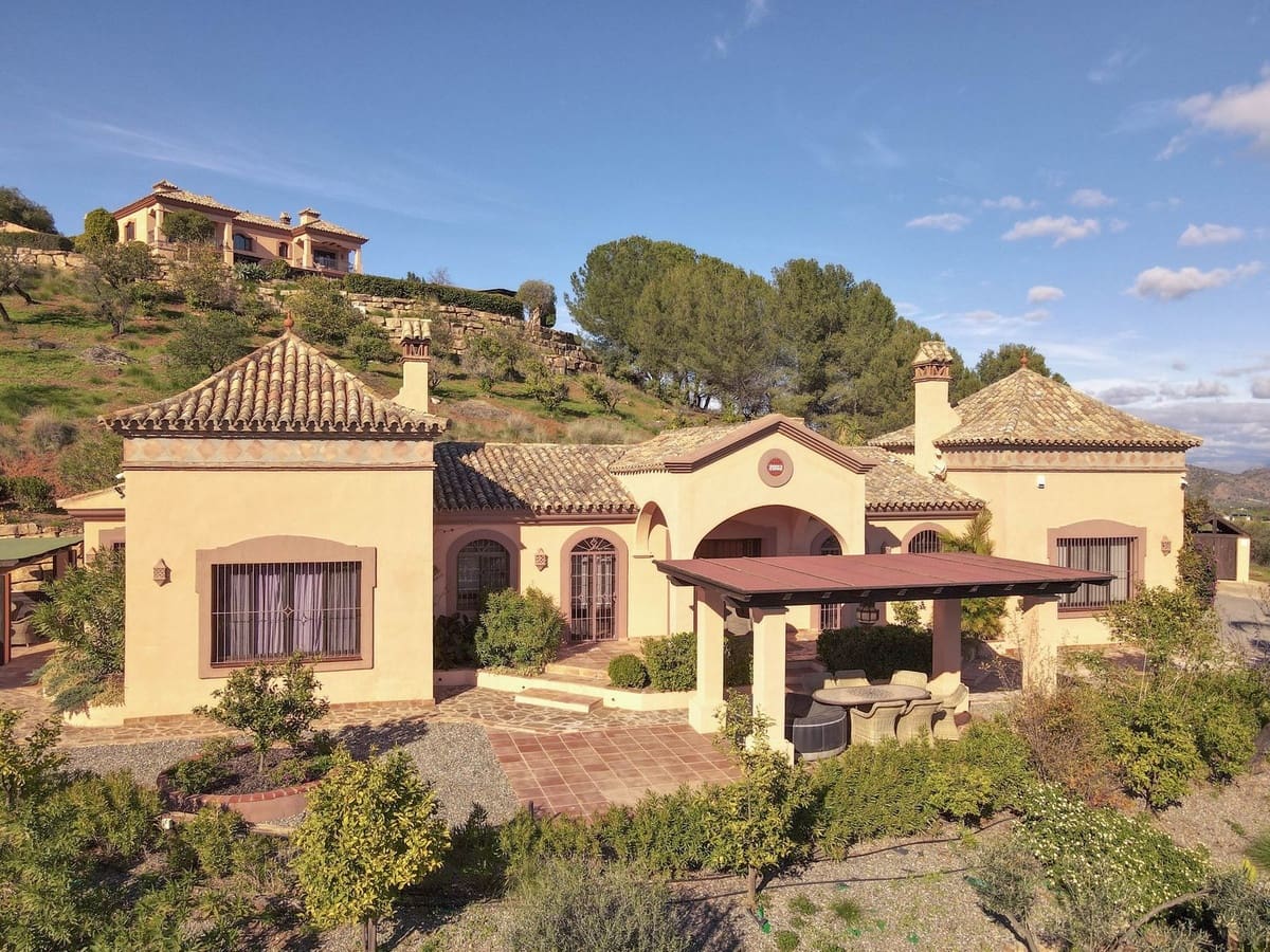 4 soveværelse Villa til salg i Monda med swimmingpool garage - € 895.000 (Ref: 8671472)