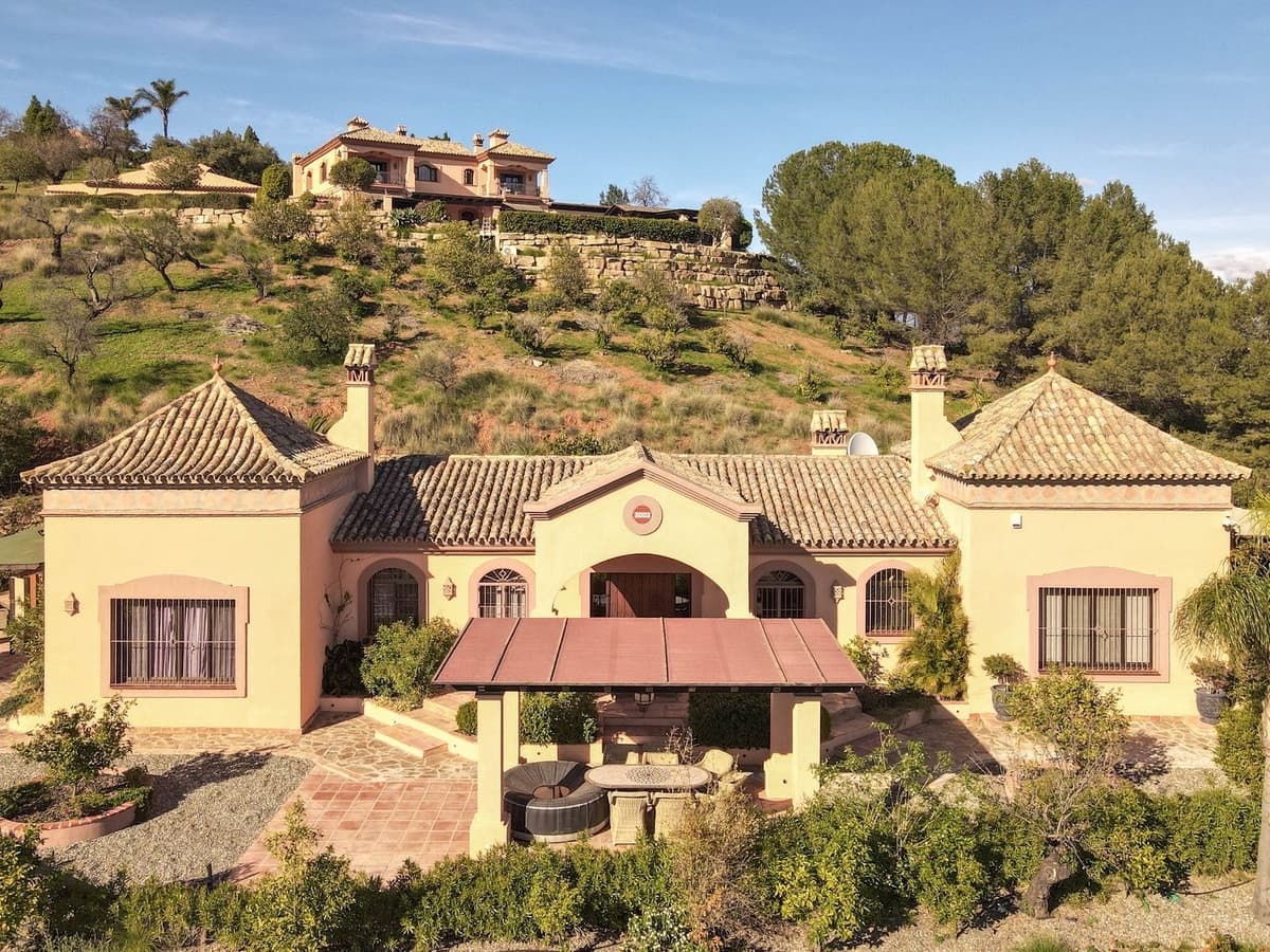 4 soveværelse Villa til salg i Monda med swimmingpool garage - € 895.000 (Ref: 8671472)