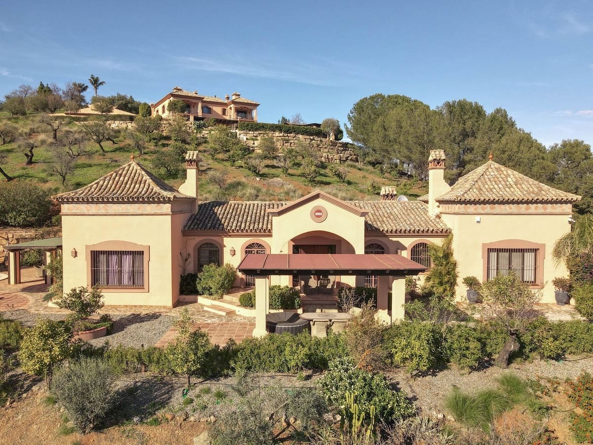 4 soveværelse Villa til salg i Monda med swimmingpool garage - € 895.000 (Ref: 8671472)