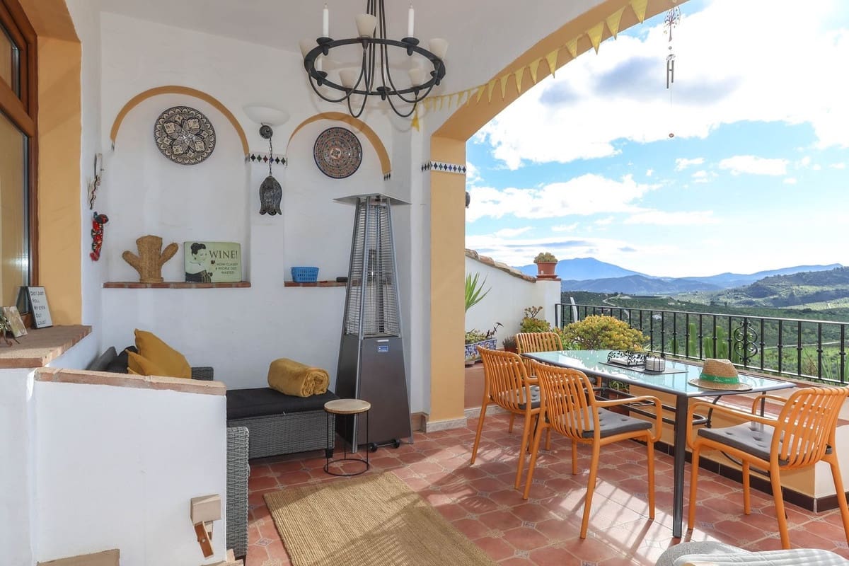 Casa de 3 habitaciones en Alozaina en venta - 199.995 € (Ref: 8671473)