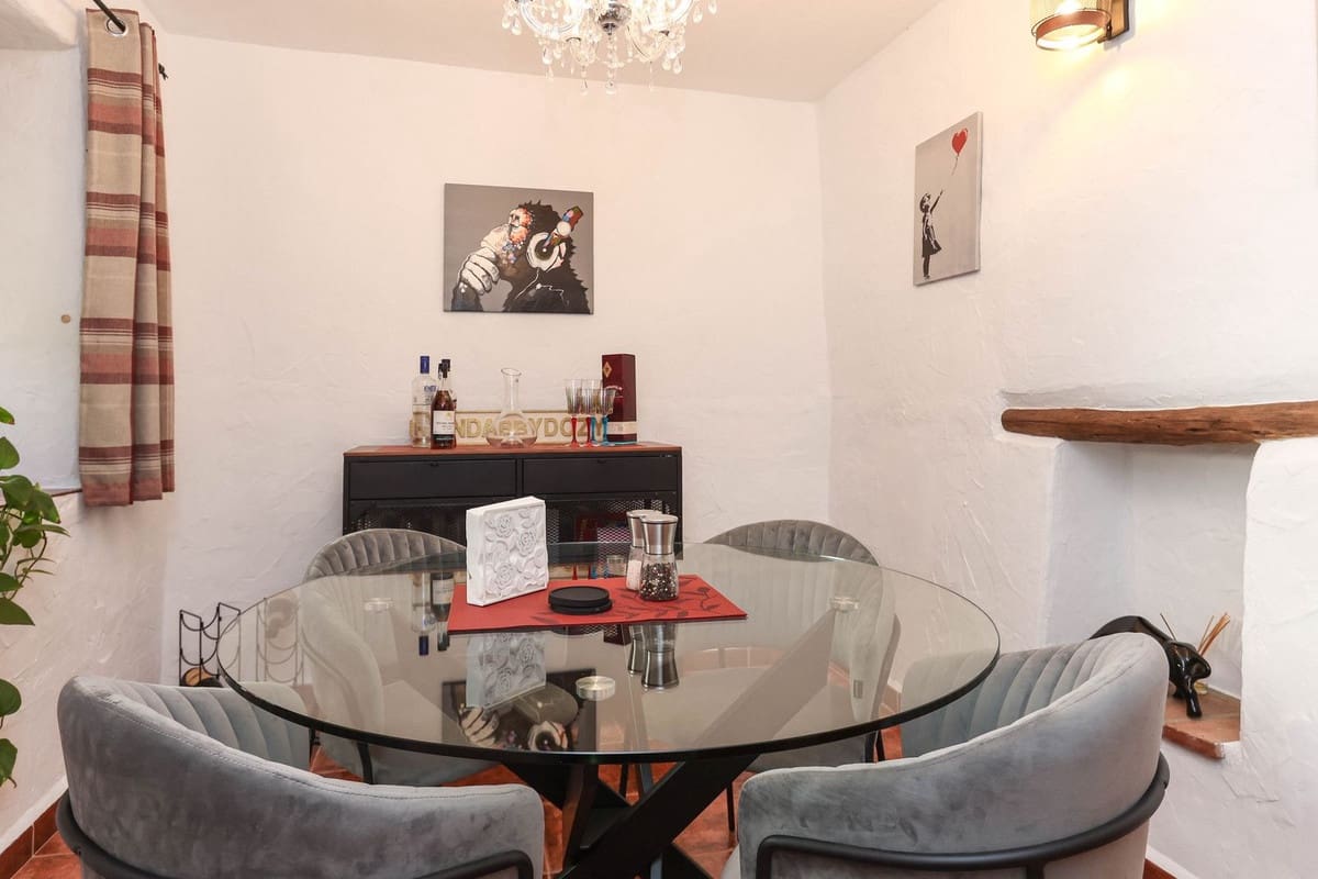 Casa de 3 habitaciones en Alozaina en venta - 199.995 € (Ref: 8671473)