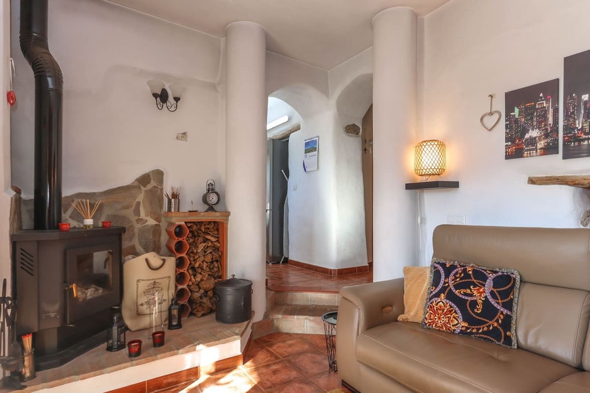 Casa de 3 habitaciones en Alozaina en venta - 199.995 € (Ref: 8671473)