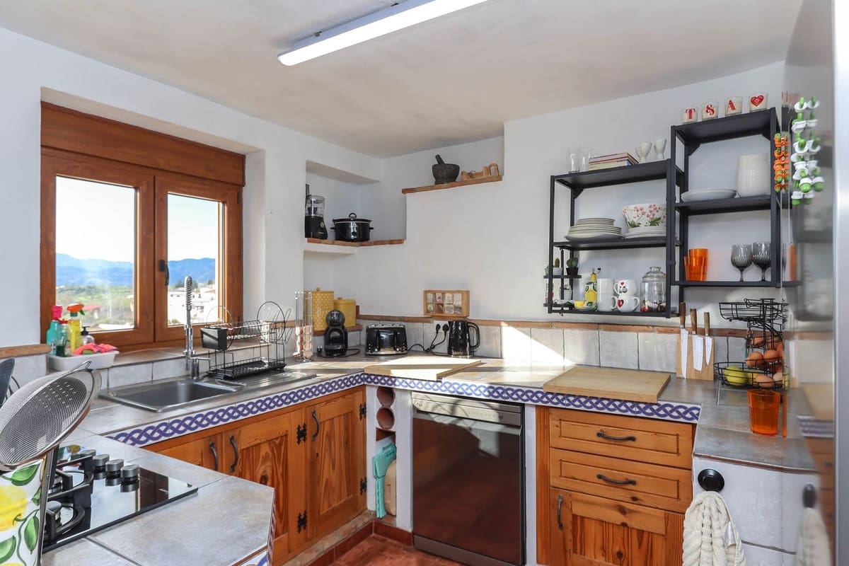 Casa de 3 habitaciones en Alozaina en venta - 199.995 € (Ref: 8671473)