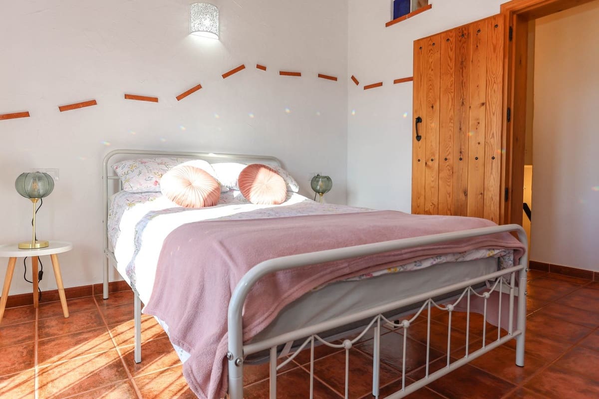 Casa de 3 habitaciones en Alozaina en venta - 199.995 € (Ref: 8671473)