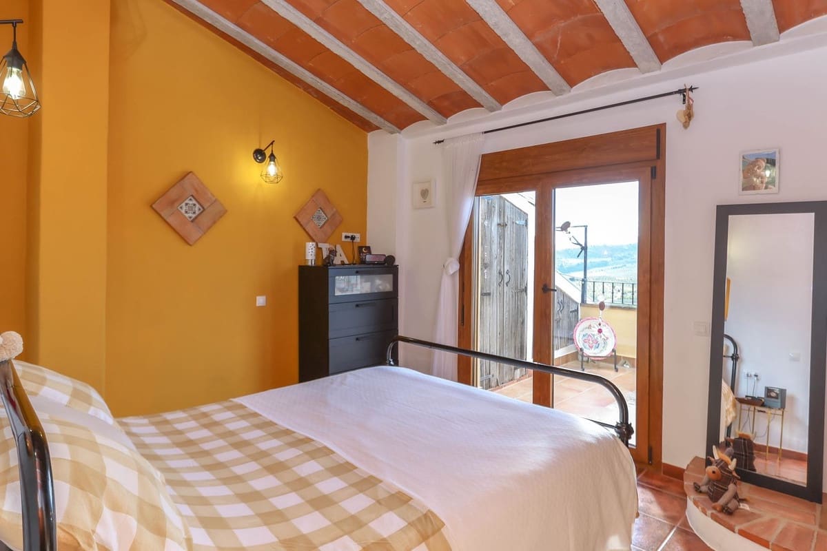 Casa de 3 habitaciones en Alozaina en venta - 199.995 € (Ref: 8671473)