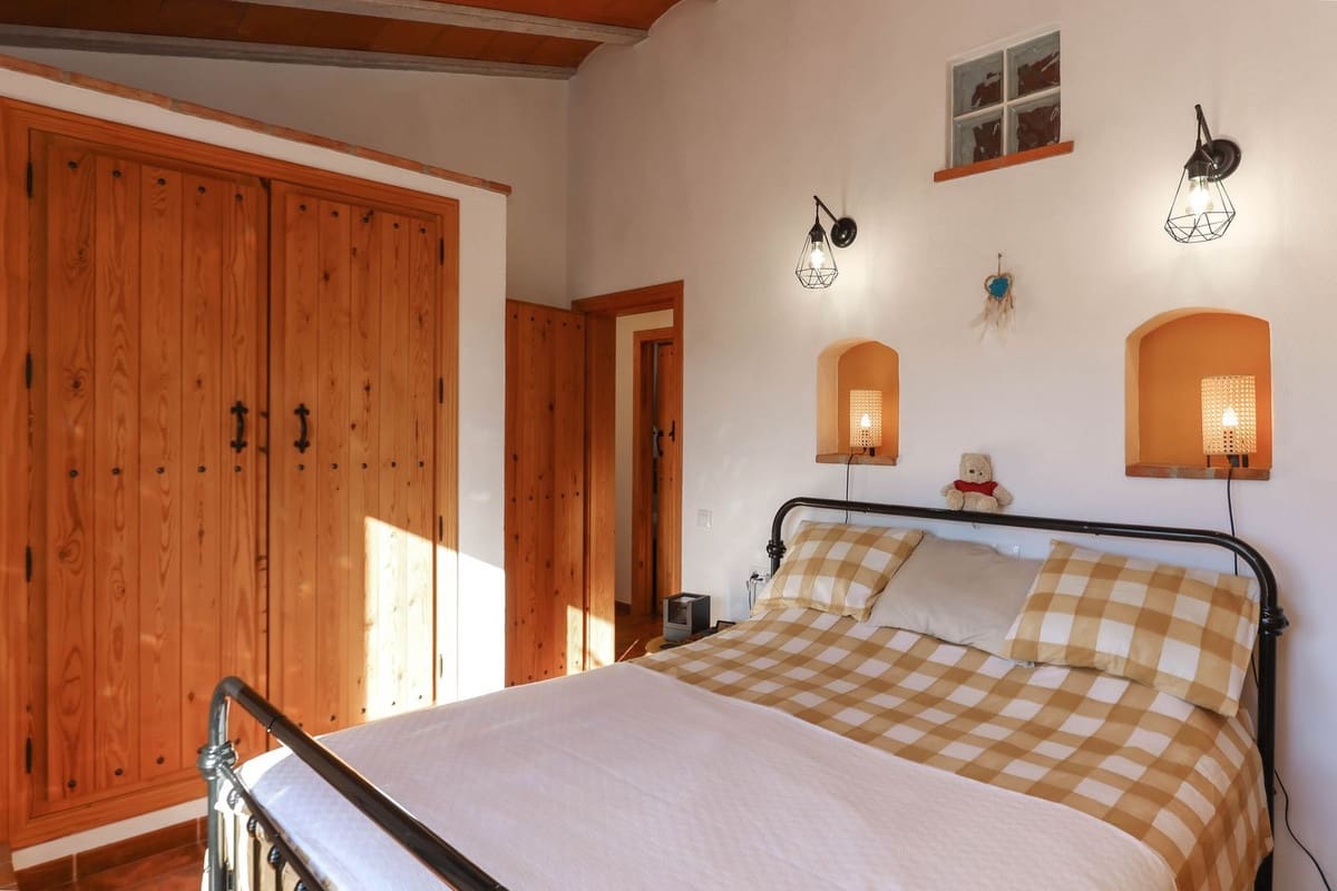 Casa de 3 habitaciones en Alozaina en venta - 199.995 € (Ref: 8671473)