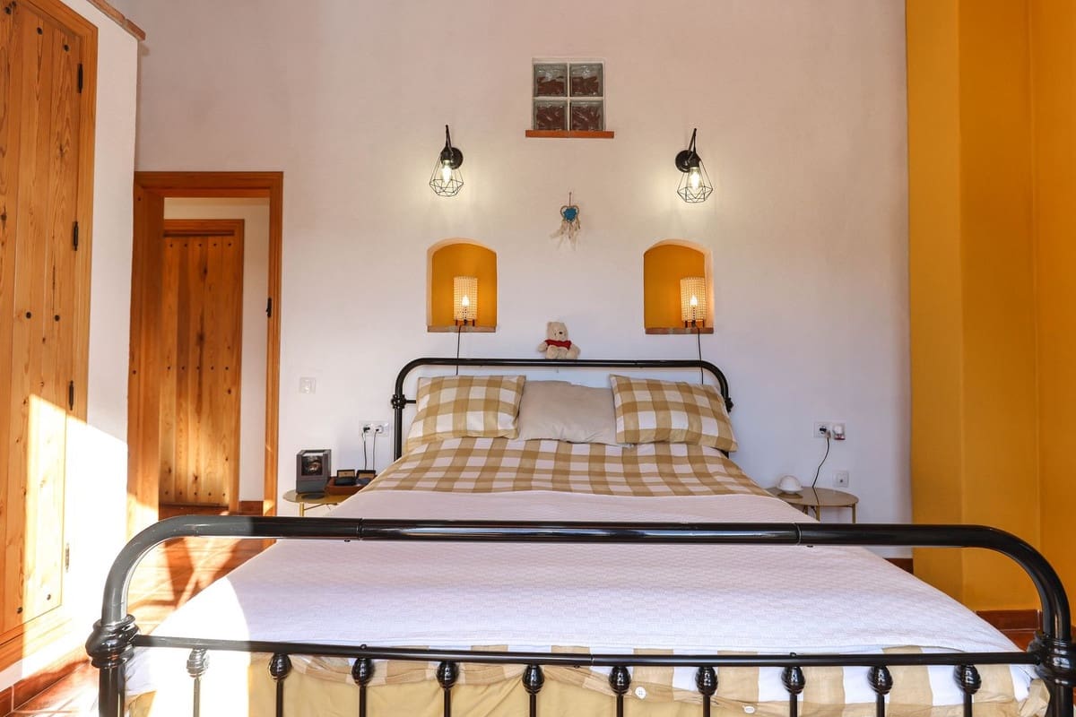 Casa de 3 habitaciones en Alozaina en venta - 199.995 € (Ref: 8671473)