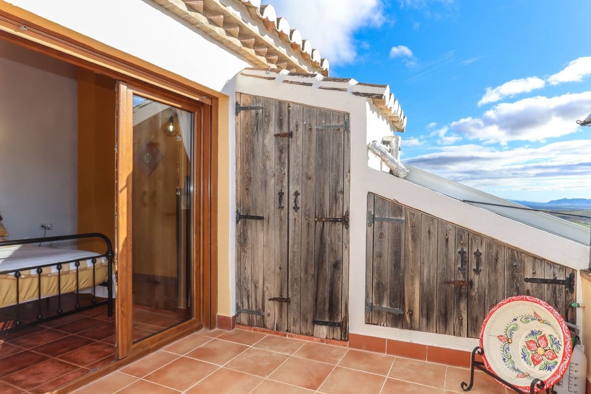 Casa de 3 habitaciones en Alozaina en venta - 199.995 € (Ref: 8671473)