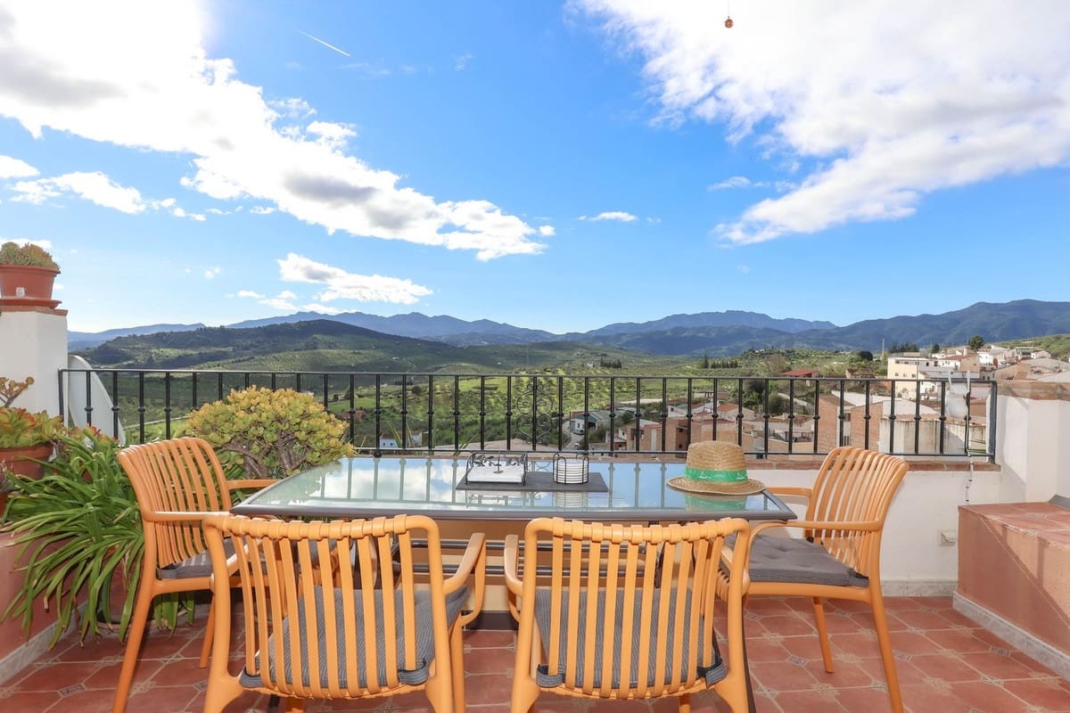 Casa de 3 habitaciones en Alozaina en venta - 199.995 € (Ref: 8671473)