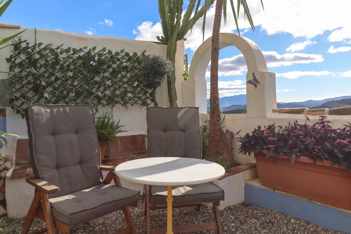 Casa de 3 habitaciones en Alozaina en venta - 199.995 € (Ref: 8671473)