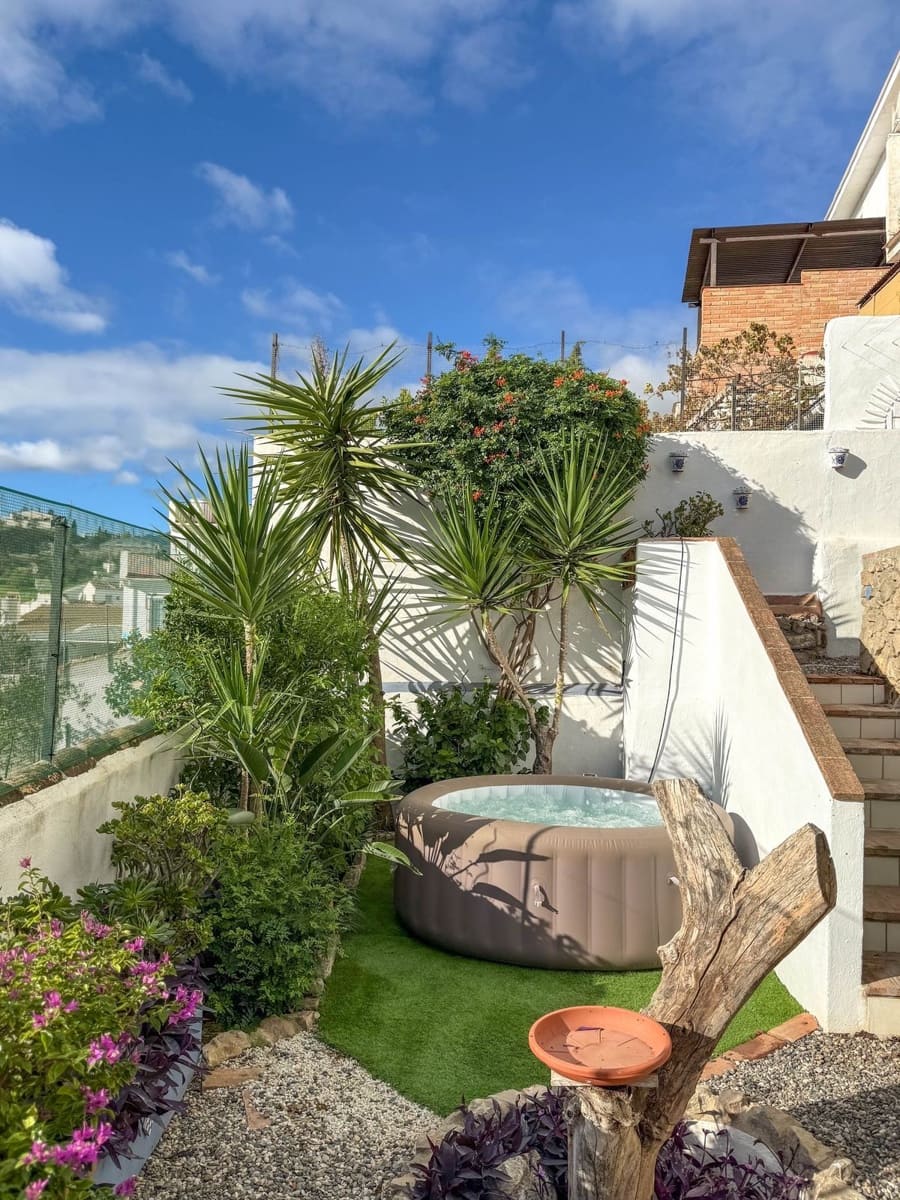 Casa de 3 habitaciones en Alozaina en venta - 199.995 € (Ref: 8671473)