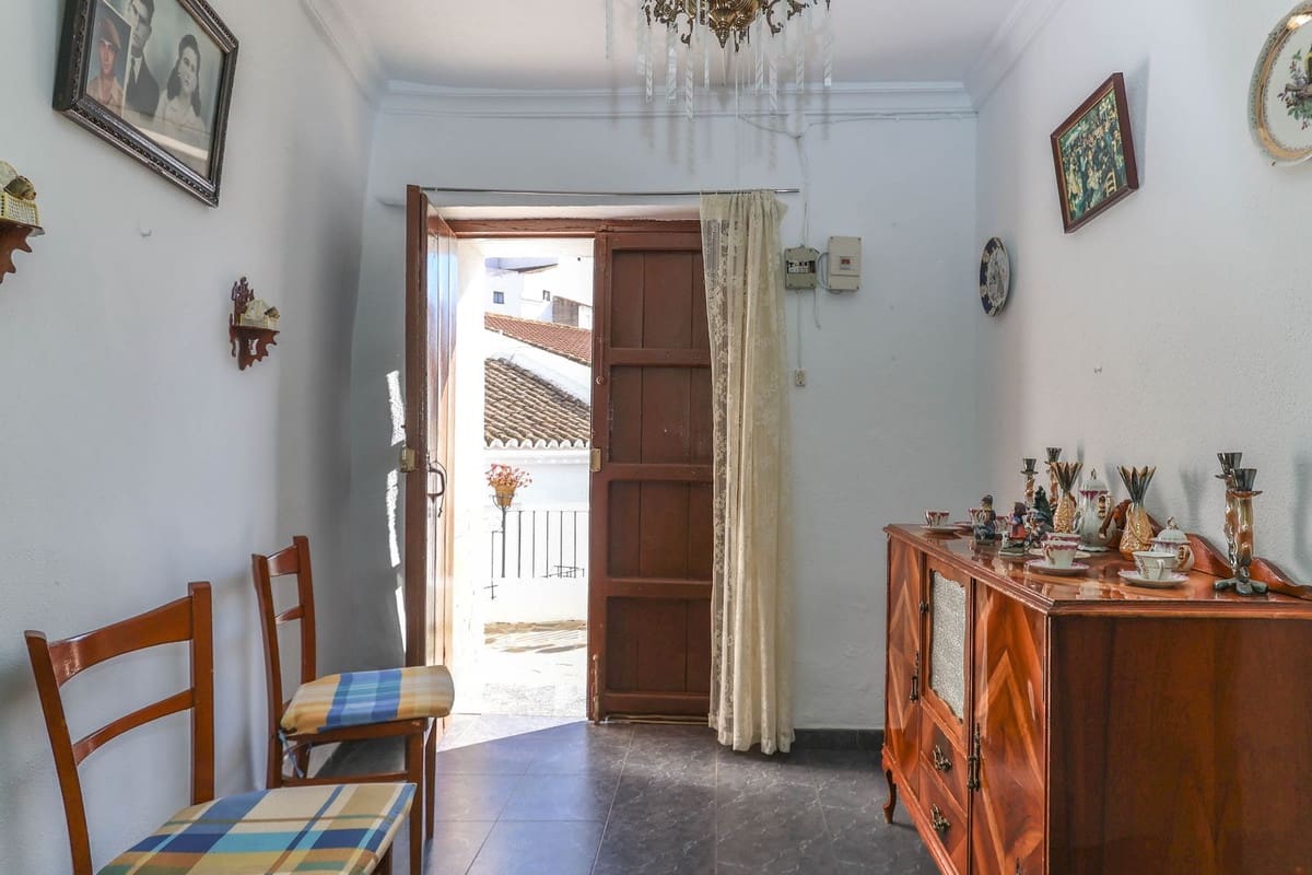 4 soveværelse Byhus til salg i Yunquera - € 120.000 (Ref: 8689911)