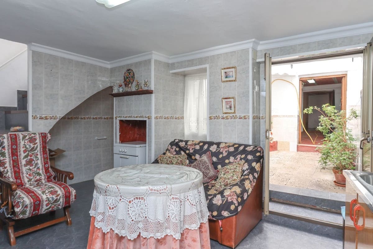 4 soverom Hus til salgs i Yunquera - € 110 000 (Ref: 8689911)