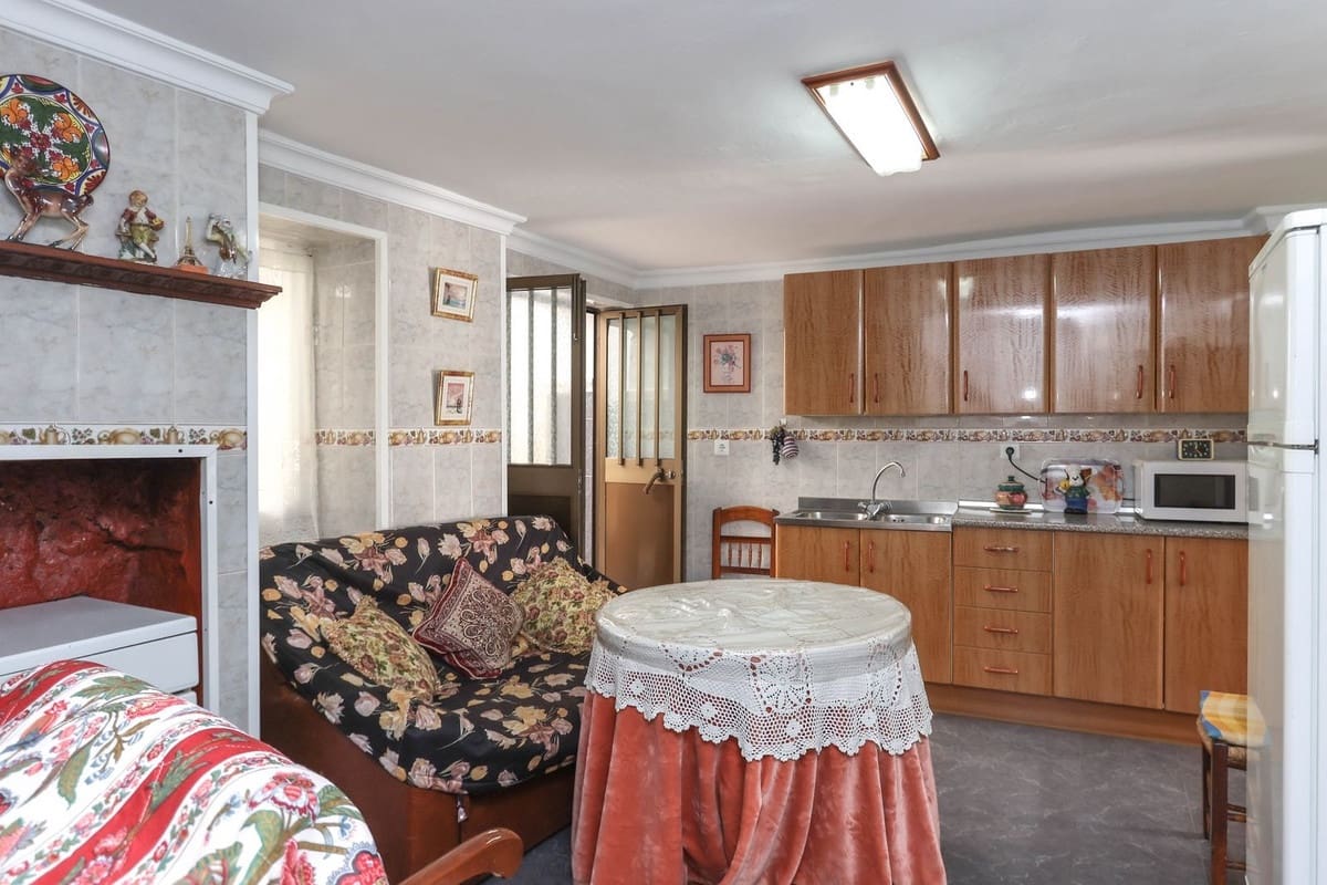 4 soverom Hus til salgs i Yunquera - € 110 000 (Ref: 8689911)