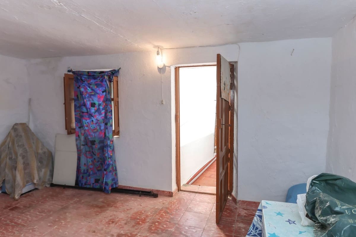 4 soverom Hus til salgs i Yunquera - € 110 000 (Ref: 8689911)