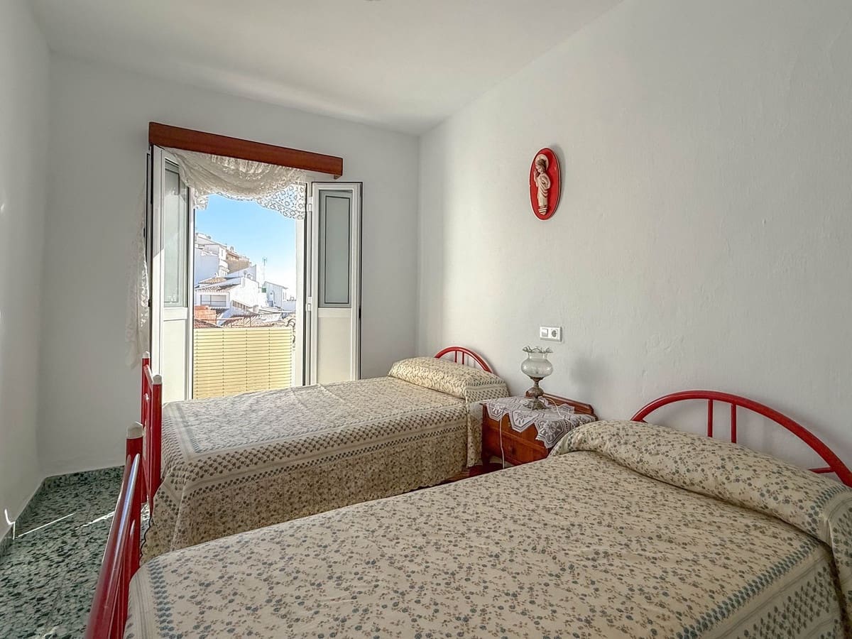 4 slaapkamer Huis te koop in Yunquera - € 110.000 (Ref: 8689911)