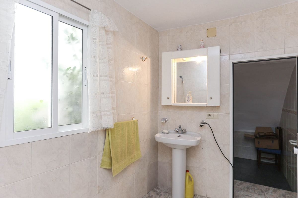 4 slaapkamer Huis te koop in Yunquera - € 110.000 (Ref: 8689911)