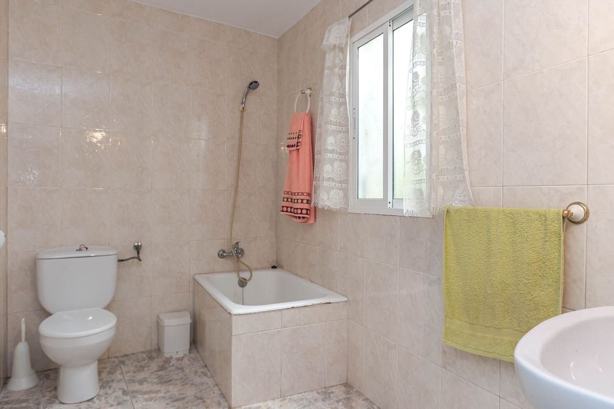 4 slaapkamer Huis te koop in Yunquera - € 110.000 (Ref: 8689911)