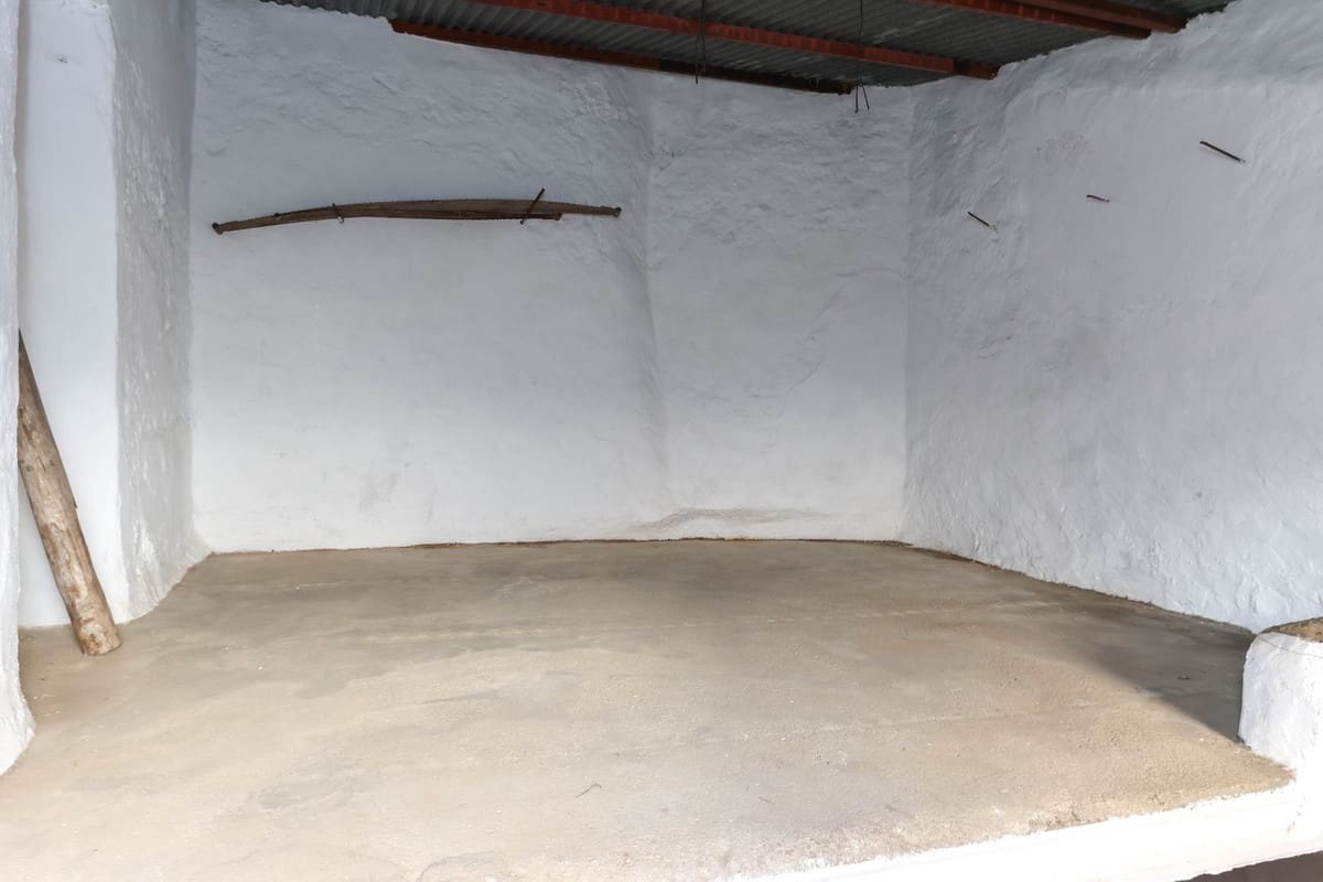 4 slaapkamer Huis te koop in Yunquera - € 110.000 (Ref: 8689911)