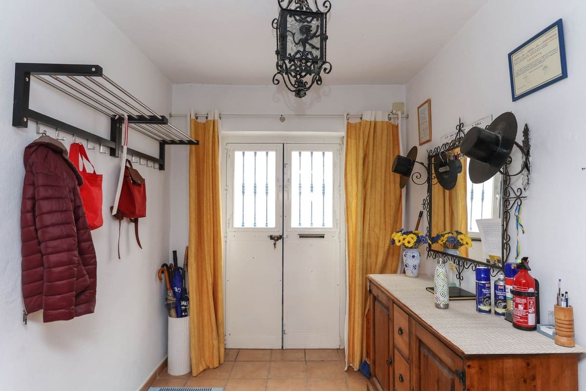 6 slaapkamer Hotel te koop in Tolox - € 275.000 (Ref: 8744256)